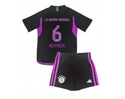 Lacne Dětský Futbalové dres Bayern Munich Joshua Kimmich #6 2023-24 Krátky Rukáv - Preč (+ trenírky)